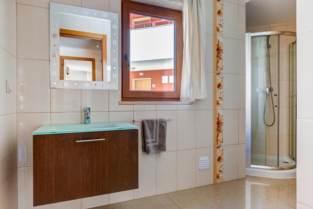 Two Bedroom Apartment With Rooftop Pool In 알보르 외부 사진